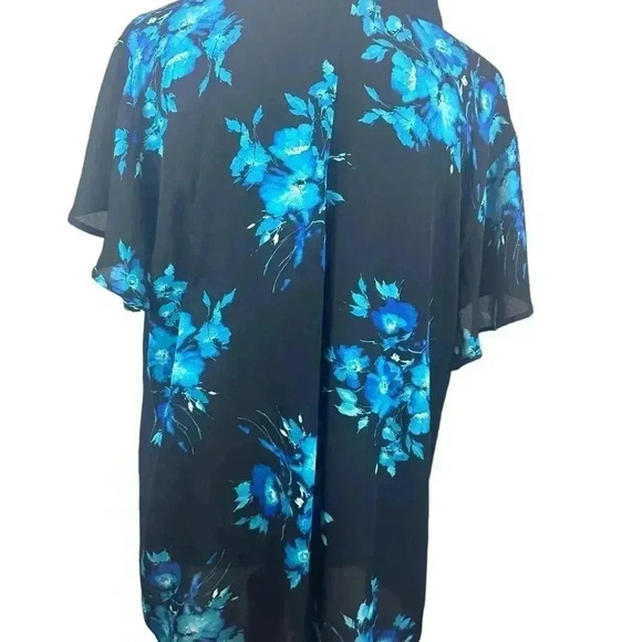 Torrid black top with blue floral print and tie at neck size 2-2X/18-20 - Picture 3 of 12